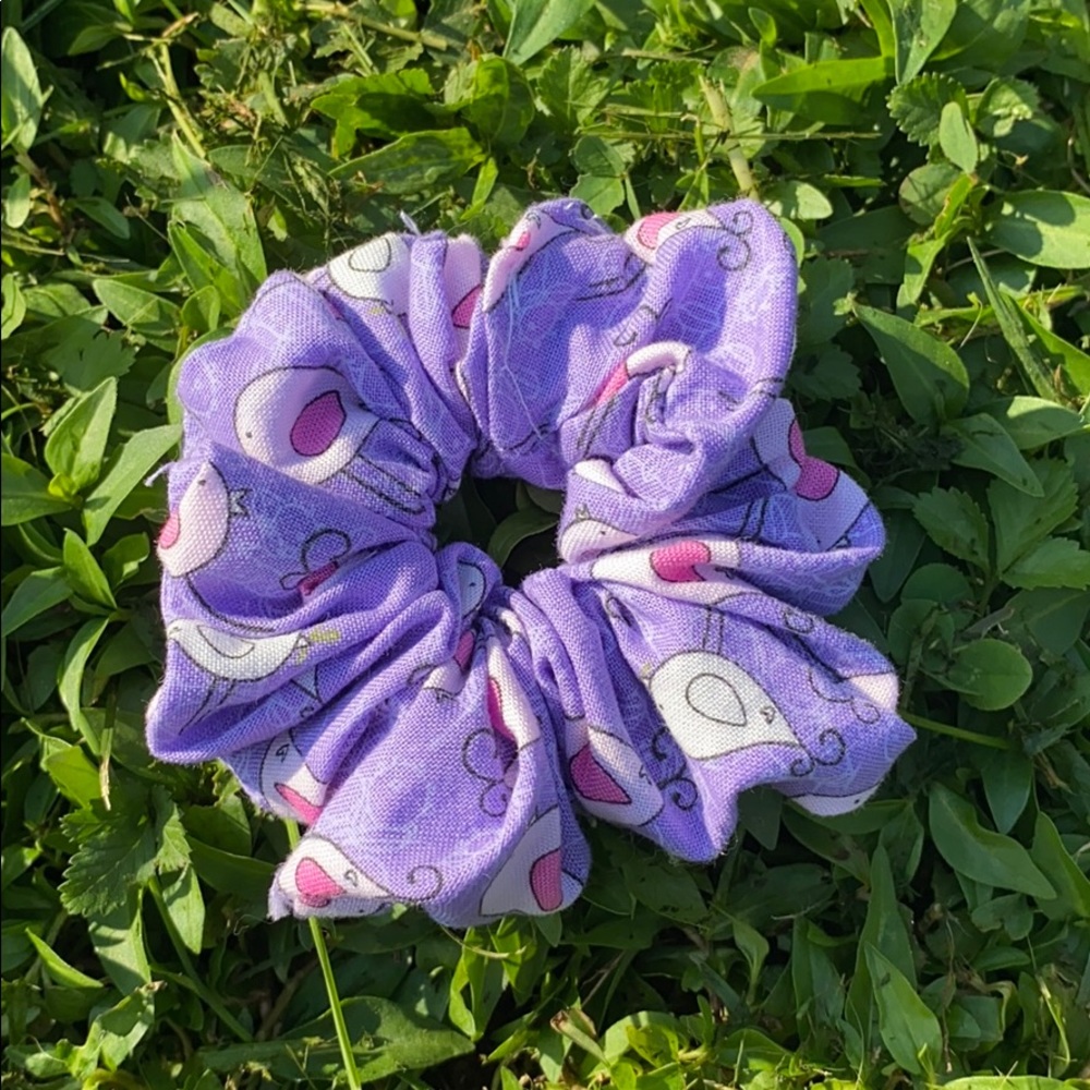 Super cute bird printed scrunchie!